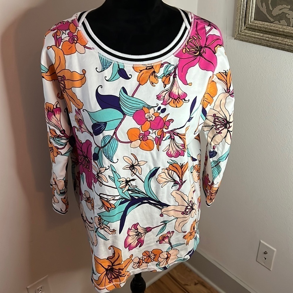 Lark Lane floral print cotton Terry pull over top 3/4 sleeves‎ blouse